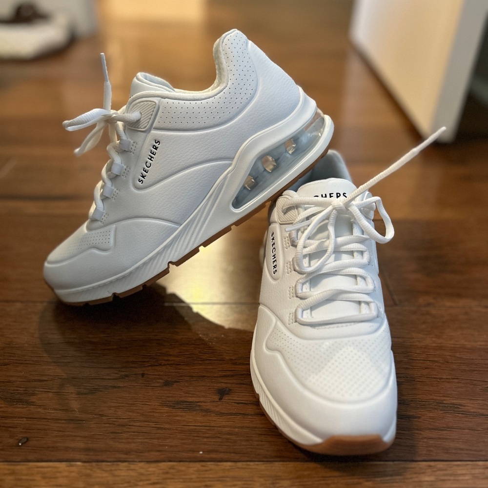 Skechers Women's Uno 2 Air Around You, White, Women 8, Never Worn